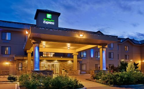 <a href='http://www.ihg.com/holidayinnexpress/hotels/us/en/vernon/yvebc/hoteldetail' target='_blank'>Holiday Inn Express</a>